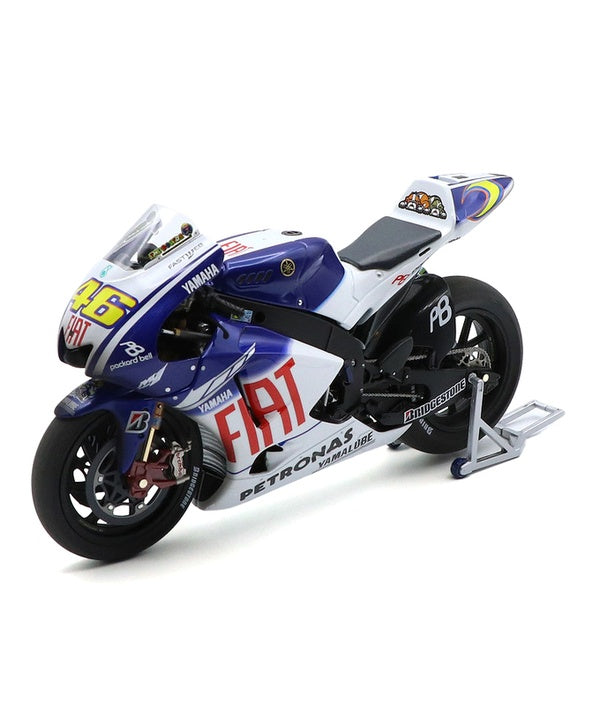 タミヤ 1/12 ヤマハ YZR-M1 09 バレンティーノ・ロッシ・セット Amazon | タミヤ 1/12 ヤマハ YZR-M1 09 バレンティーノ・ロッシ ハイ