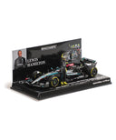 メルセデス AMG ペトロナス F1チーム W15 E ルイス･ハミルトン 2024年 アブダビGP メルセデスラストレース フィギア付 by ミニチャンプス 1/43スケール