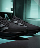 メルセデス AMG ペトロナス F1 チーム ウルトラブースト 5ｘシューズ