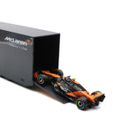 マクラーレン メルセデス-ベンツ ACTROS GIGASPACE トランスポーター / MCL38 ランド・ノリス セット by ブラゴ 1/43スケール