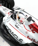 マックス・フェルスタッペン 別注  オラクル レッドブルレーシング ホンダ RB21 マックス・フェルスタッペン 2025年 日本GP 優勝 by ミニチャンプス 1/18スケール