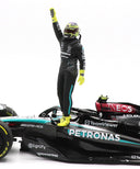 メルセデス AMG ペトロナス F1チーム W15 E ルイス･ハミルトン 2024年 アブダビGP メルセデスラストレース フィギア付 by ミニチャンプス 1/18スケール