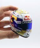 マックス・フェルスタッペン 別注 2025年 ブラジルGP オラクル レッドブルレーシング ヘルメット by シューベルト 1/4スケール