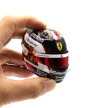 シャルル･ルクレール 2025年 アブダビGP フェラーリ ヘルメット by ルックスマート 1/5スケール