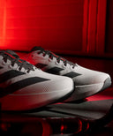AUDI REVOLUT F1チーム アディゼロ EVO SL シューズ