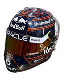 MV別注 マックス・フェルスタッペン 2025年 オレンジ ライオン オラクル レッドブル レーシング ヘルメット by シューベルト 1/2スケール
