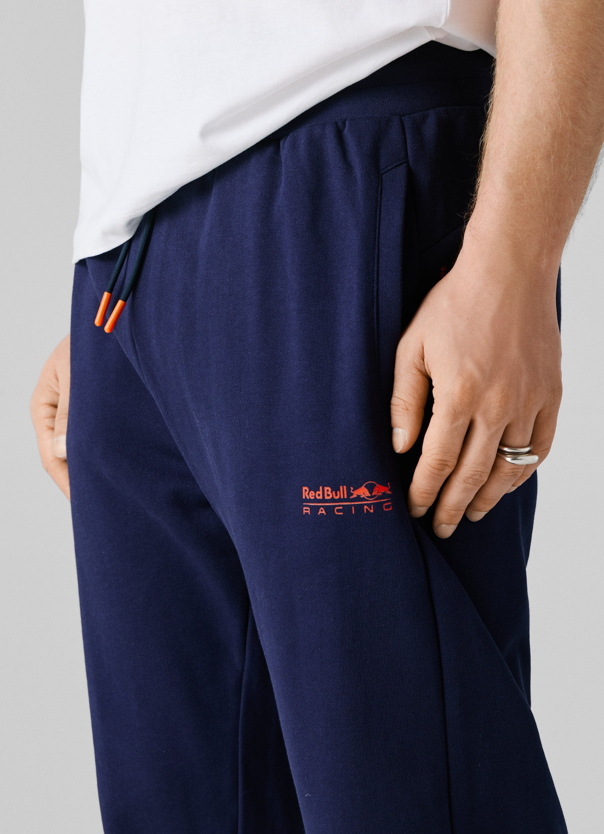 レッドブル レーシング PEPE JEANS リラックスフィット ジョガーパンツ
