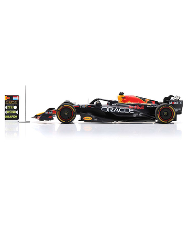 スパーク 1/18スケール オラクル レッドブル レーシング ホンダ RB19 マックス・フェルスタッペン 2023年 カタールGP 優勝 with ピットボード＆チャンピオンボード  ドライバーズチャンピオン/ARB/23f1m