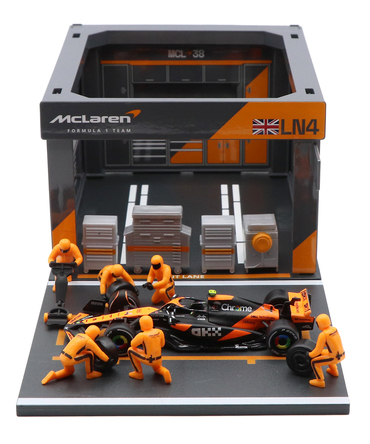 ブラゴ 1/43スケール マクラーレン F1 MCL38  ランド・ノリス ジオラマ ピットストップセット
