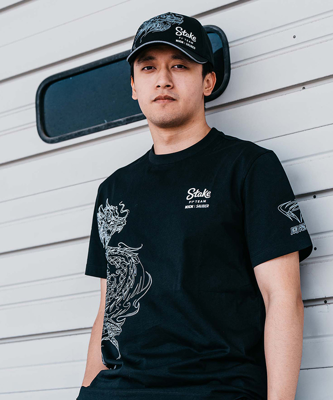 【50%オフセール】ステーク F1 チーム KICK ザウバー チーム 周 冠宇(ジョウ・グアンユー) ドラゴン Tシャツ 2024拡大画像