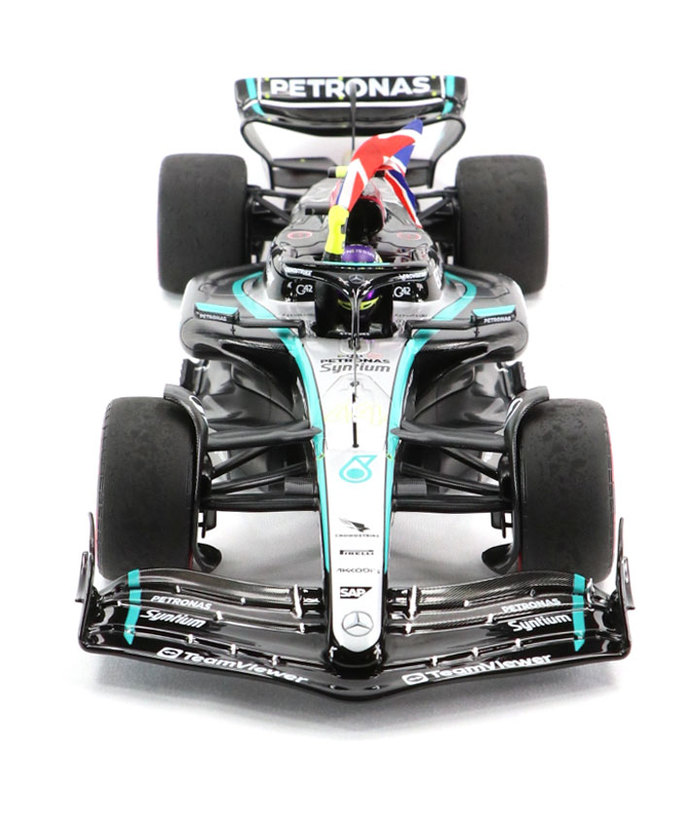 ミニチャンプス 1/18スケール メルセデス AMG ペトロナス F1 W15 E パフォーマンス ルイス・ハミルトン 2024年 イギリスGP 優勝 フラッグ付属 /24f1m拡大画像