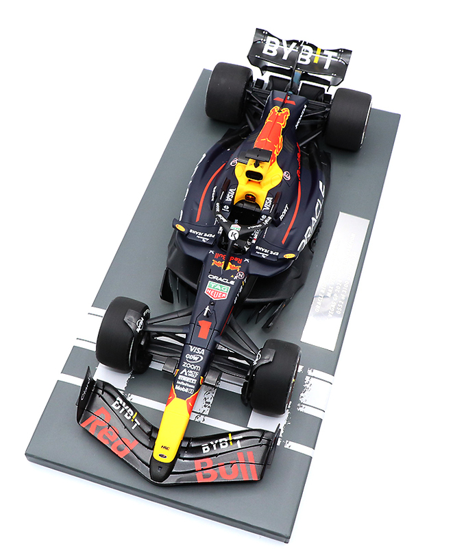 【購入数制限有/おひとり様1個まで】フェルスタッペン 別注 ミニチャンプス 1/18スケール オラクル レッドブル レーシング ホンダ RB20 マックス・フェルスタッペン 2024年 ラスベガスGP ワールドチャンピオン フィギュア＆チャンピオンボード付き /ARB拡大画像