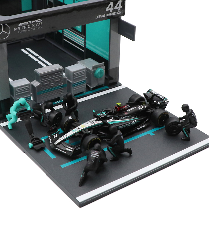 ブラゴ 1/43スケール メルセデス AMG ペトロナス F1 W15 ルイス・ハミルトン ジオラマ ピットストップセット拡大画像