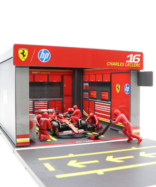 ブラゴ 1/43スケール スクーデリア フェラーリ SF24 シャルル・ルクレール ジオラマ ピットストップセット